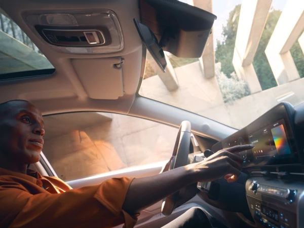 Apple Car Play / Android Auto.